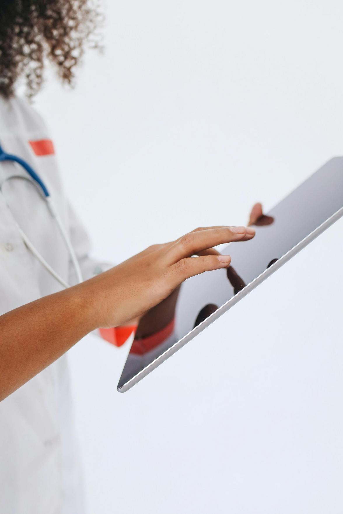 Soluções Móveis Inteligentes para Otimizar a Experiência do Paciente em Consultórios Médicos