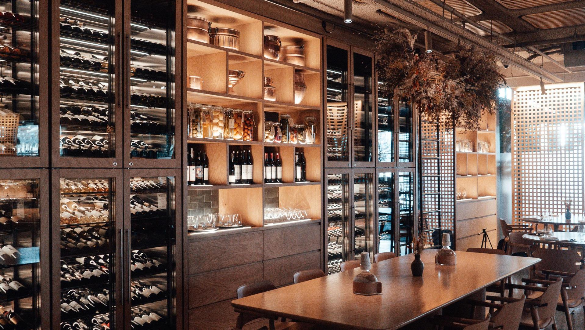 Móveis Elegantes para Armazenar Vinho: Dicas e Inspirações para sua Adega