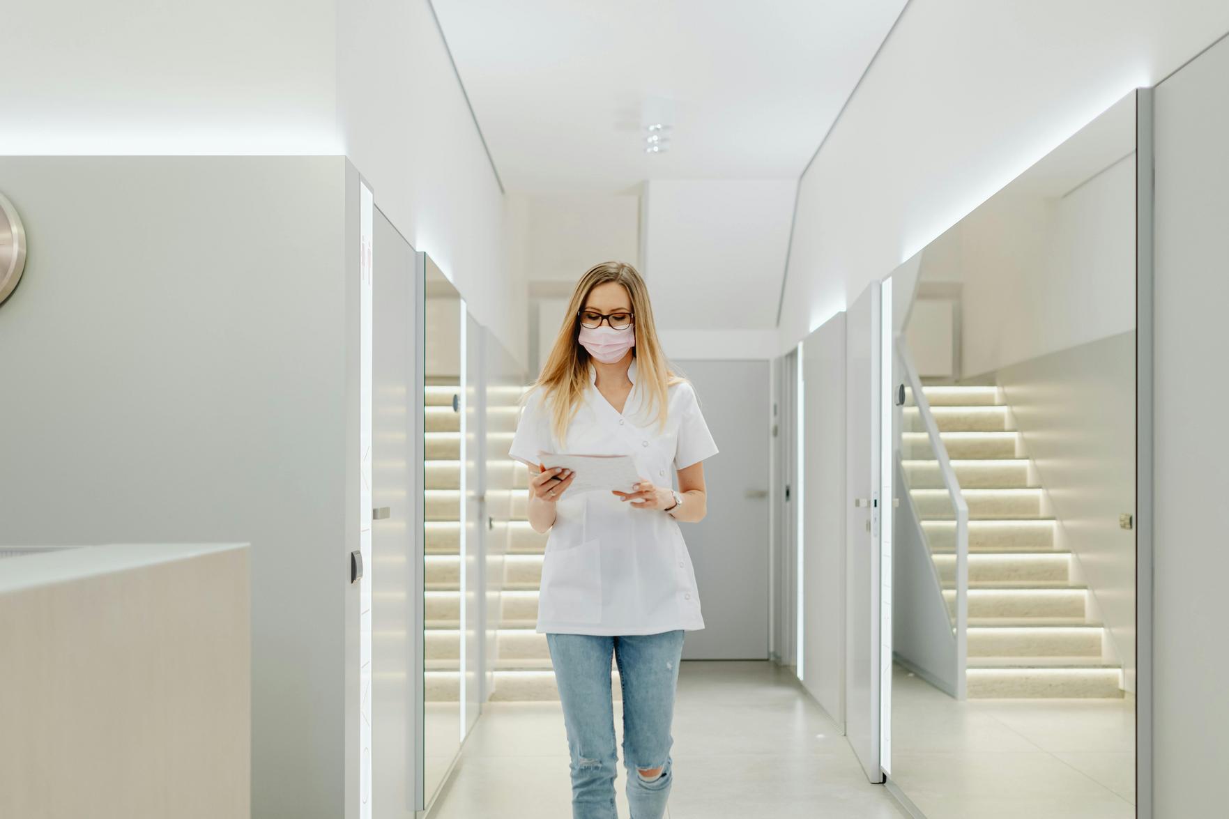 Como Valorização de Imóveis Pode Transformar seu Consultório com Decoração e Design de Interiores Adequados